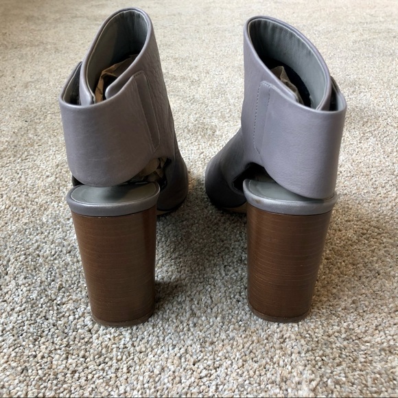 Vince ‘Faye’ Open Toe Bootie - Picture 8 of 9